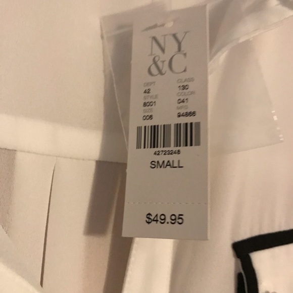 White blouse - Picture 2 of 2